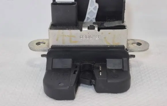 Volkswagen Golf VII Tailgate/trunk/boot lock/catch/latch 5G6827505