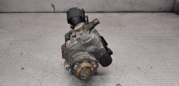Volkswagen Golf IV Power steering pump 