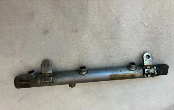 Mercedes-Benz CLS C219 Fuel main line pipe A6420702595 6420702595