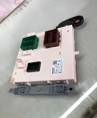 Volvo XC60 Central body control module 32400409aa