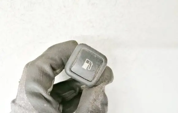 Volkswagen Golf IV Fuel tank opening switch 3B0959833A 03000313