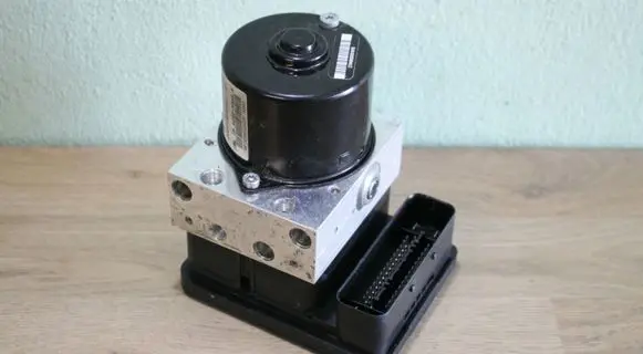 BMW 1 E81 E87 ABS Pump 6791521