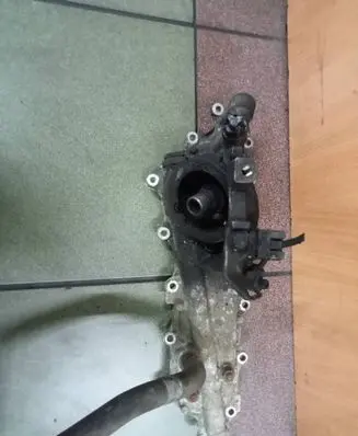 Toyota Hilux (AN10, AN20, AN30) Oil filter mounting bracket 0000