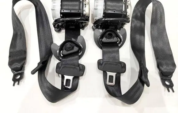 Volkswagen Crafter Set of seat belts 7C0857806G 7C0857805G
