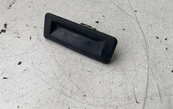 Audi A1 Tailgate opening switch 5J0827229