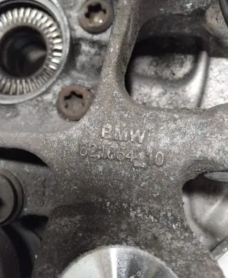 BMW 5 G30 G31 G38 Rear wheel hub spindle/knuckle 62165410