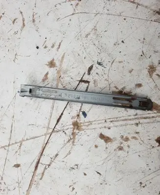 Headlight/headlamp mounting bracket