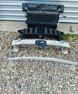 Peugeot 3008 II Radiator support slam panel
