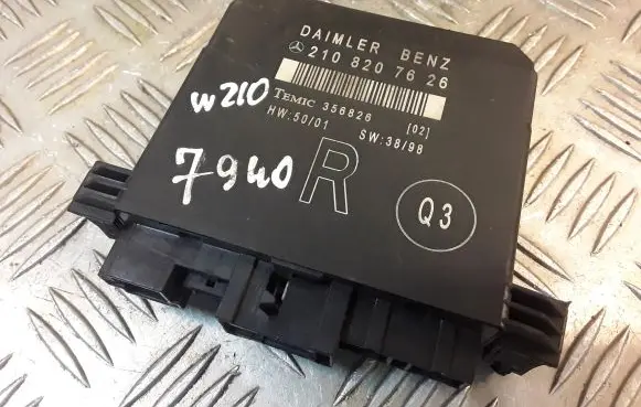 Mercedes-Benz E W210 Door control unit/module 2108207626 A2108207626