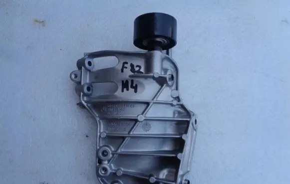 BMW M4 F82 F83 A/C compressor mount bracket 7585167