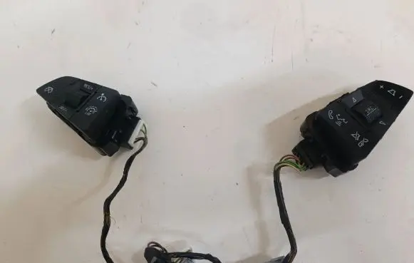 Opel Zafira C Steering wheel buttons/switches 13470315 10976EU2Z0H