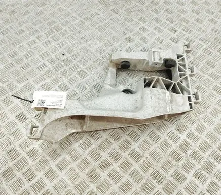 Gearbox mounting bracket