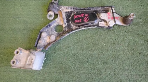 Peugeot 3008 III Front lower control arm/wishbone 