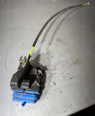 Audi A4 S4 B6 8E 8H Rear door lock 8D0839016A