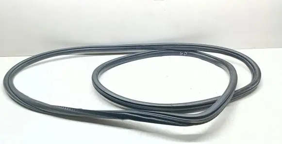 Rear door rubber seal (on body)