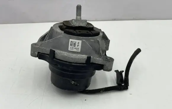 BMW 4 F36 Gran coupe Engine mount bracket 6787663 231017