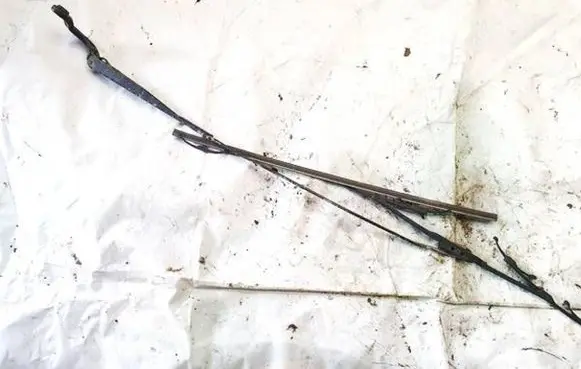 Peugeot 806 Front wiper blade arm