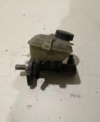 Volvo V70 Brake fluid reservoir 8646006