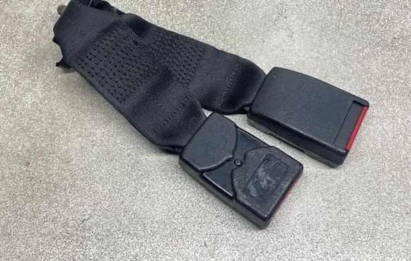 Opel Combo C Middle seatbelt buckle (rear) 