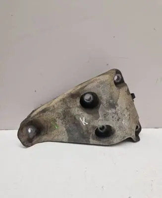 Engine mounting bracket