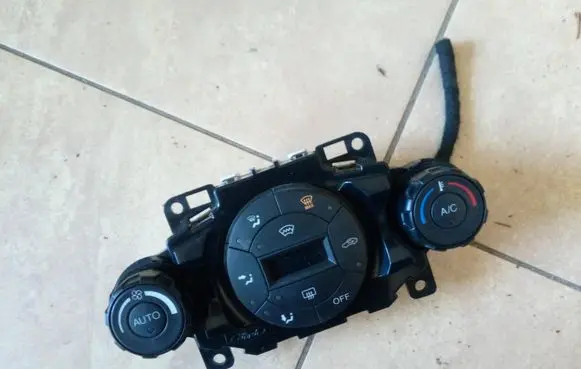 Ford Ecosport Climate control/heater control trim DN1T18C612FG NE70738