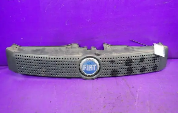 Fiat Panda 141 Front bumper upper radiator grill 735314236
