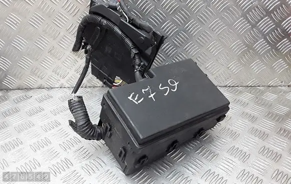 Ford Focus Fuse module em5t14k733