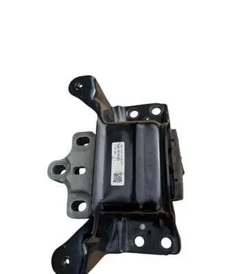 Volkswagen PASSAT B8 Engine mount bracket 5Q0199555BJ