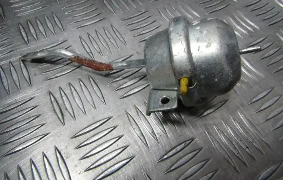 Ford Mondeo MK II Valve vacuum 3613513