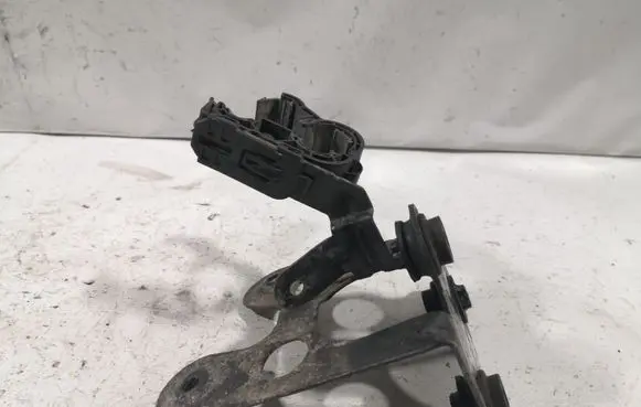 Volkswagen Jetta VI ABS pump bracket 1K1614235B