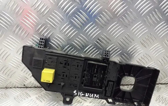 Opel Vectra C Fuse box cover 13223679
