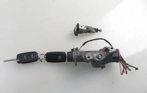 Skoda Fabia Mk2 (5J) Ignition lock 4B0905851C
