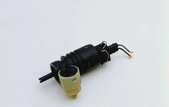 Volkswagen Golf IV Windscreen/windshield washer pump 