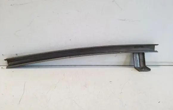 Honda CR-V Front door windshield rail 