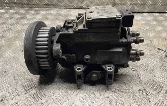 Audi A6 S6 C5 4B Fuel injection high pressure pump 