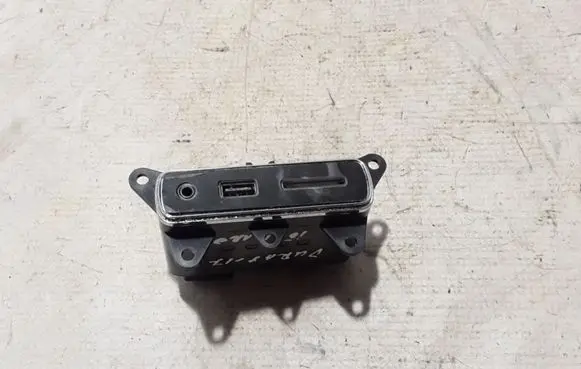 Dodge Durango USB socket connector 68289895AA