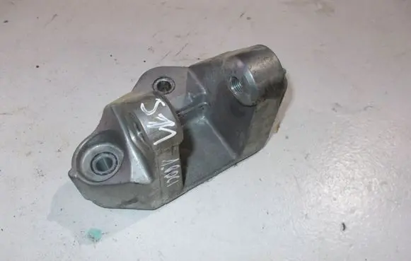Nissan Qashqai Engine mounting bracket
