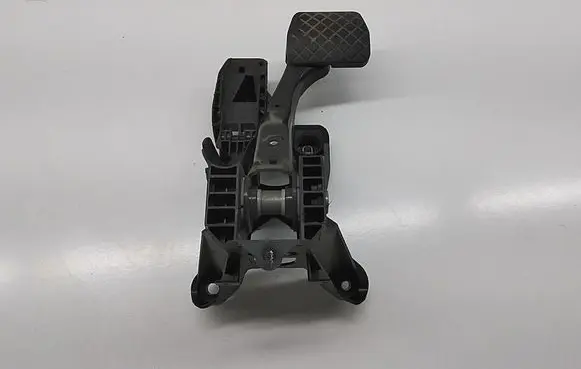 Volkswagen Tiguan Brake pedal 3QF723058