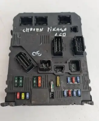 Citroen Xsara Picasso Fuse module 9657999780 S118085220F BSIE0200