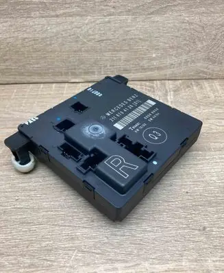 Mercedes-Benz E W211 Door control unit/module 2118704126