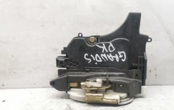 Mitsubishi Grandis Front door lock
