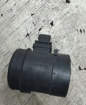 Volvo V70 Mass air flow meter 30677999 5150453 0281002730