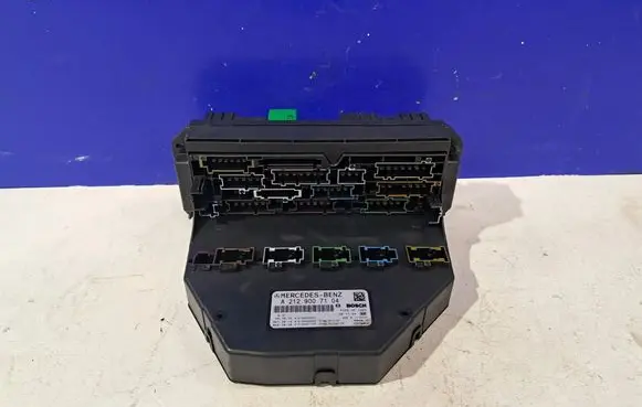 Mercedes-Benz E C207 W207 Fuse module A2129007104 A212545501