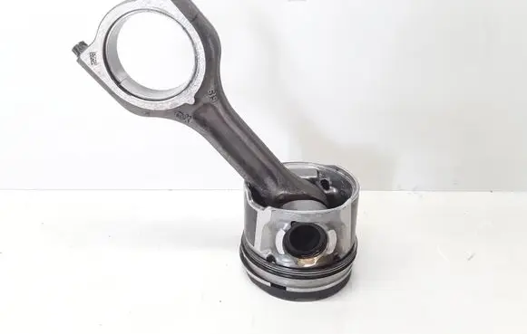 Volvo S40 Piston with connecting rod