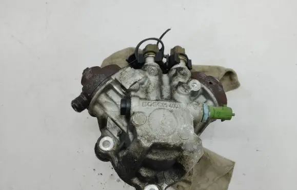 Volvo V40 Fuel injection high pressure pump 0445010681 31372081