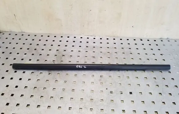Honda CR-V Rear door glass trim molding