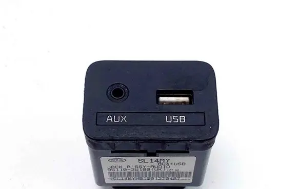 Hyundai i40 AUX in-socket connector 961103W100
