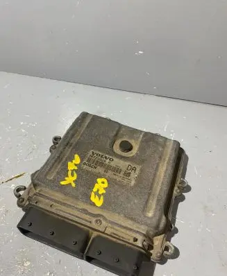 Volvo XC70 Engine control unit/module 30729826A 1039S10667 0281012103