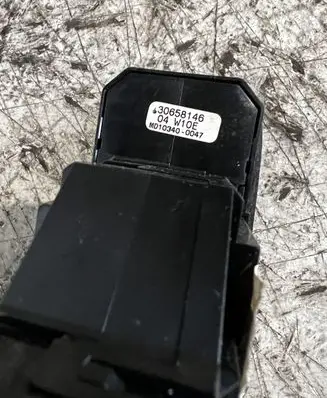 Volvo XC70 Electric window control switch