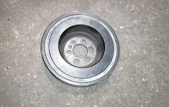 Audi A4 S4 B7 8E 8H Crankshaft pulley 06F105243J